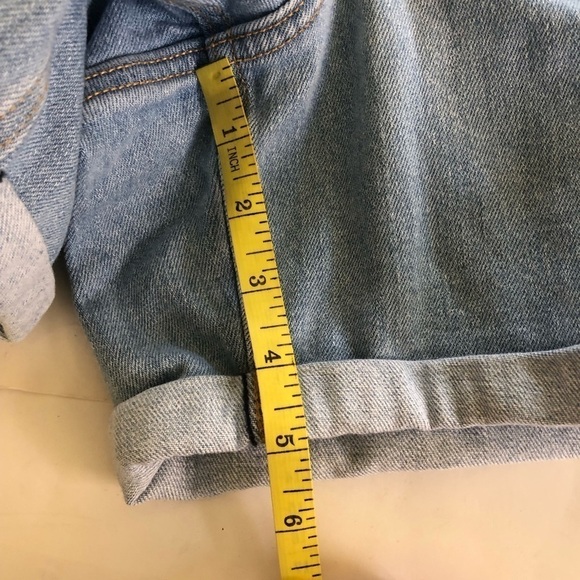 Old Navy High-Waisted Button-Fly O.G. Ripped Cuffed 5”inseam Jean Shorts Size 26 - Picture 9 of 11